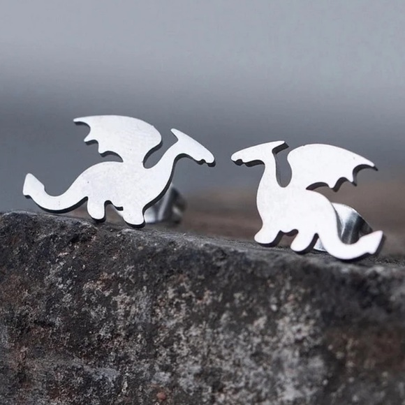 Fashion Jewelry Jewelry - Charming Silver Dragon Stud Earrings